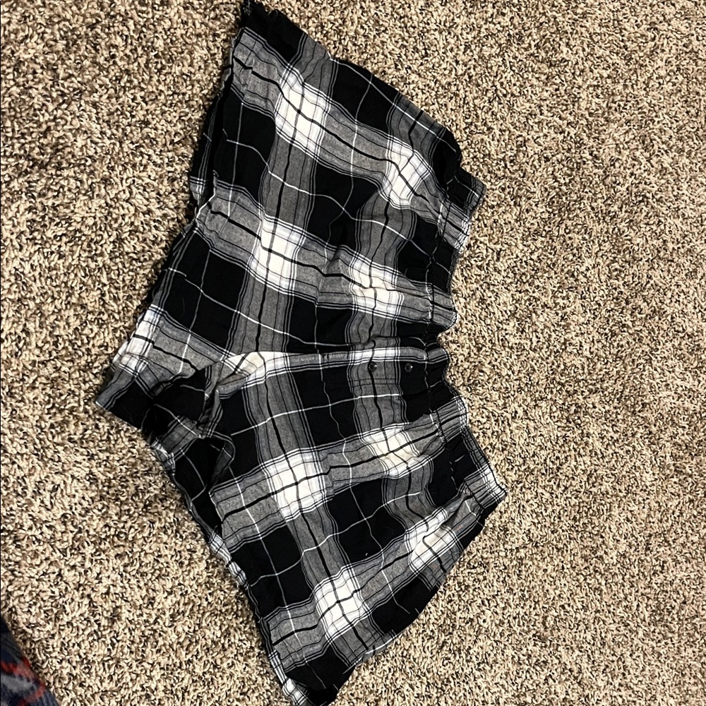 Colsie Black and White Plaid Women Shorts